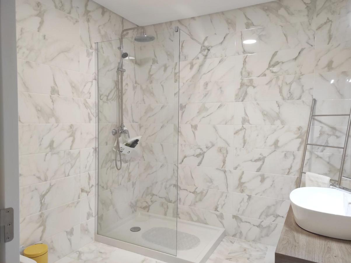 Hall 92 Quartos Com Wc Em Moradia Com Piscina A-Das-Lebres Лоурес Екстериор снимка