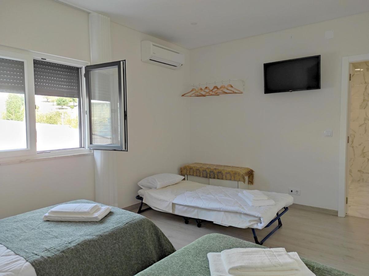 Hall 92 Quartos Com Wc Em Moradia Com Piscina A-Das-Lebres Лоурес Екстериор снимка