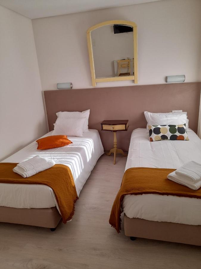 Hall 92 Quartos Com Wc Em Moradia Com Piscina A-Das-Lebres Лоурес Екстериор снимка