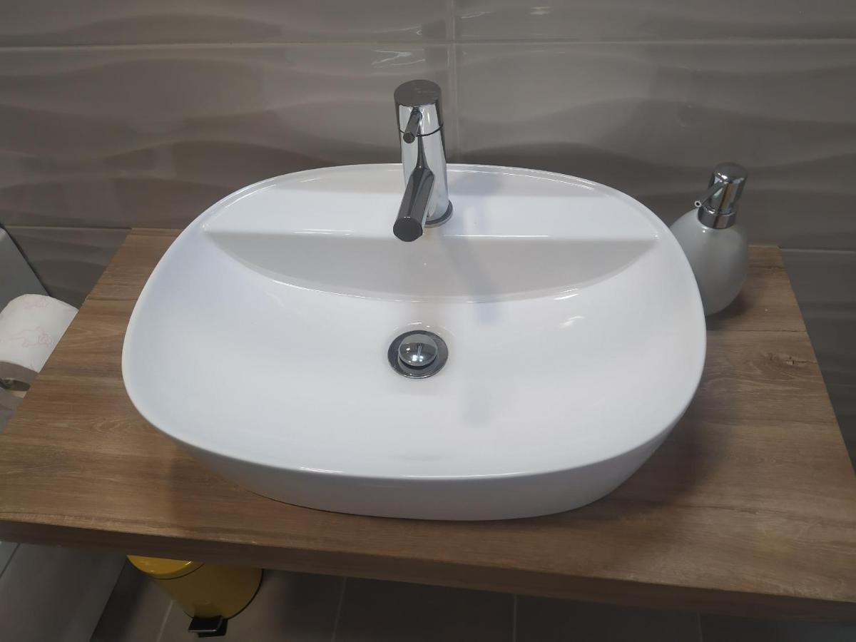 Hall 92 Quartos Com Wc Em Moradia Com Piscina A-Das-Lebres Лоурес Екстериор снимка