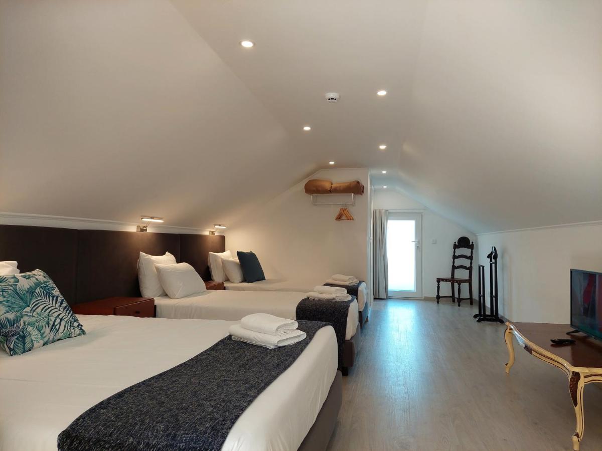 Hall 92 Quartos Com Wc Em Moradia Com Piscina A-Das-Lebres Лоурес Стая снимка