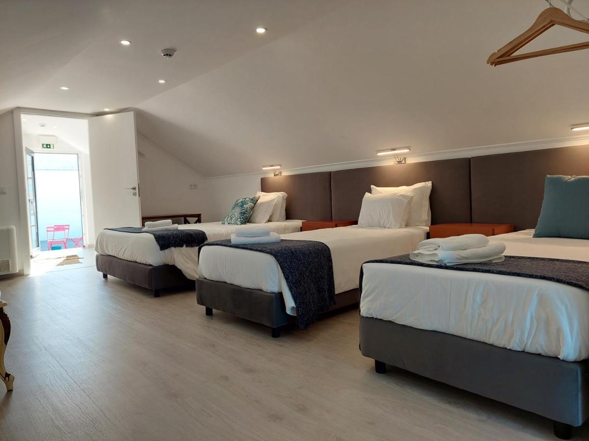 Hall 92 Quartos Com Wc Em Moradia Com Piscina A-Das-Lebres Лоурес Стая снимка