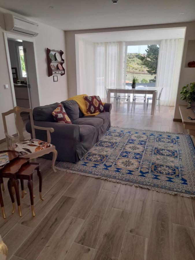 Hall 92 Quartos Com Wc Em Moradia Com Piscina A-Das-Lebres Лоурес Екстериор снимка